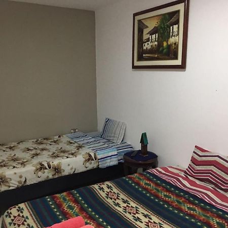 The Backpacker Hostal Ibarra Bagian luar foto