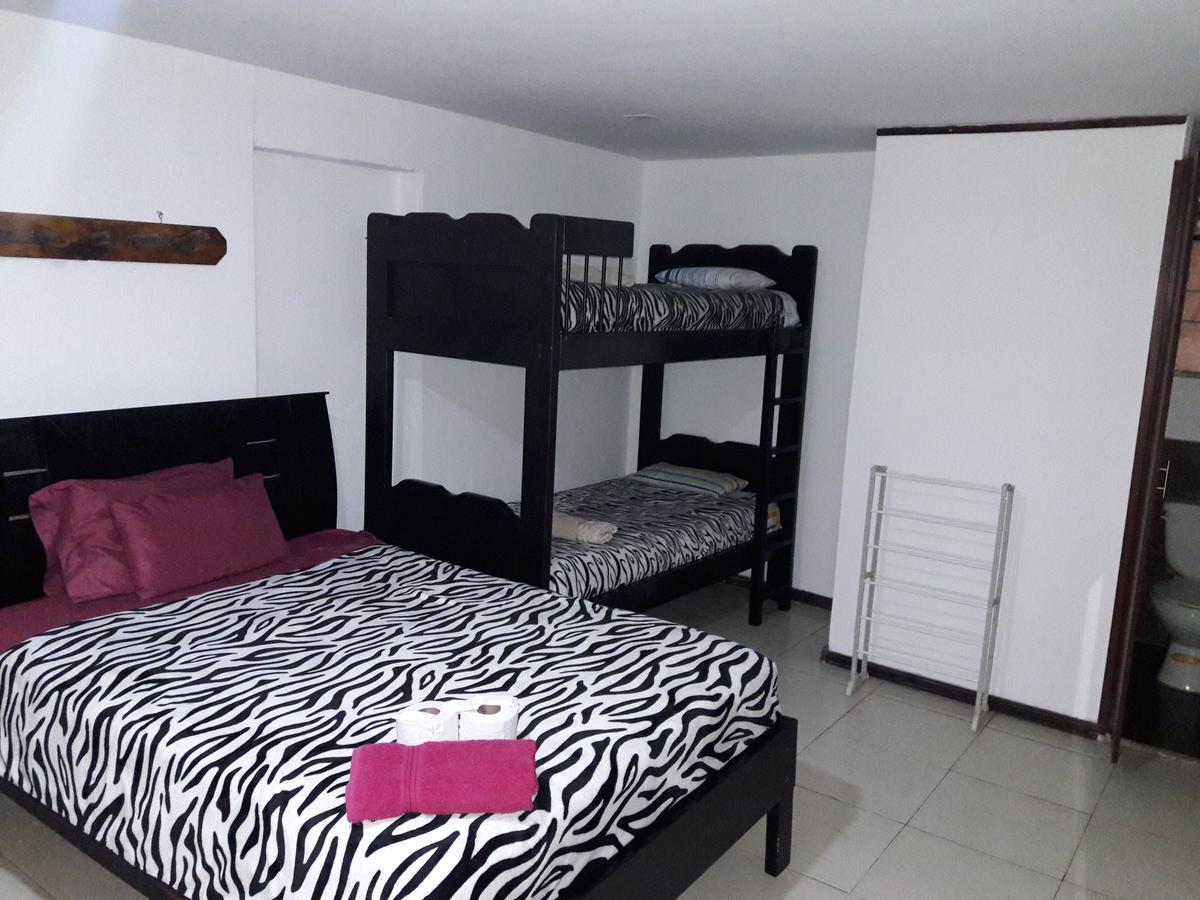 The Backpacker Hostal Ibarra Bagian luar foto