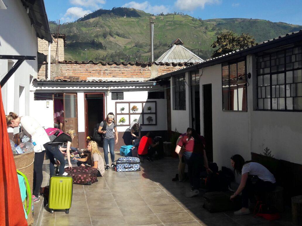 The Backpacker Hostal Ibarra Bagian luar foto