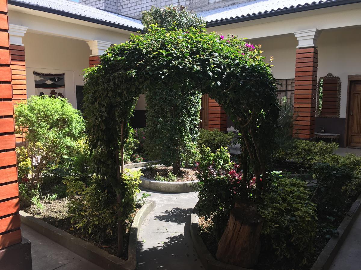 The Backpacker Hostal Ibarra Bagian luar foto
