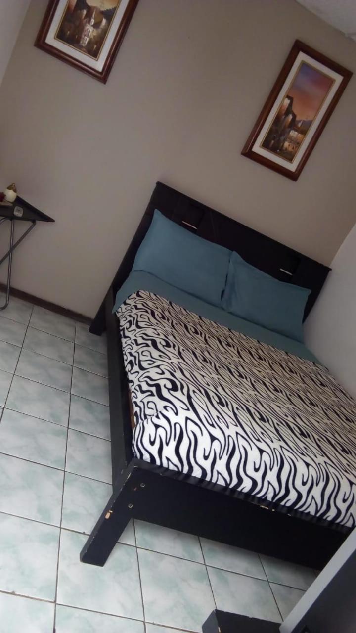 The Backpacker Hostal Ibarra Bagian luar foto