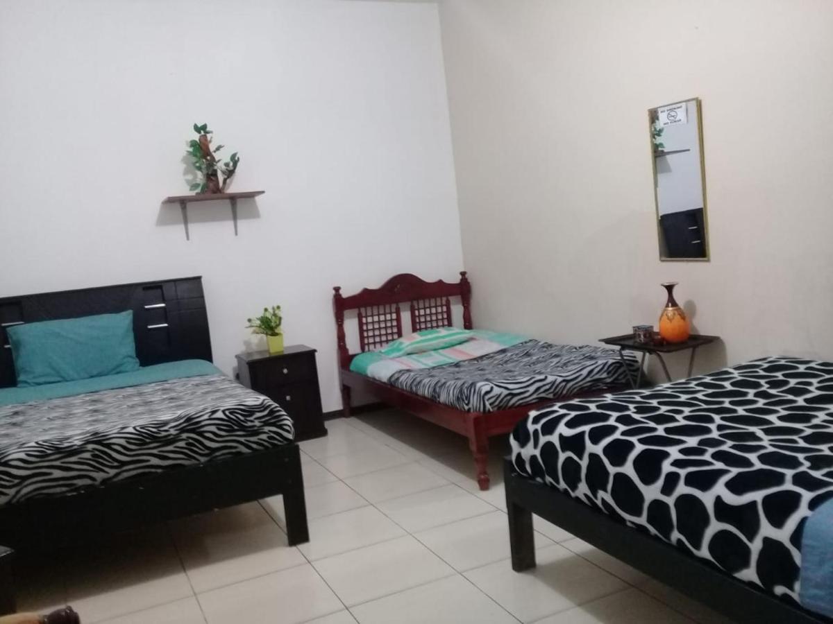 The Backpacker Hostal Ibarra Bagian luar foto
