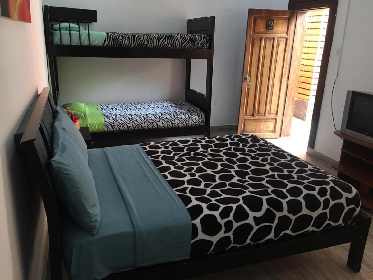 The Backpacker Hostal Ibarra Bagian luar foto